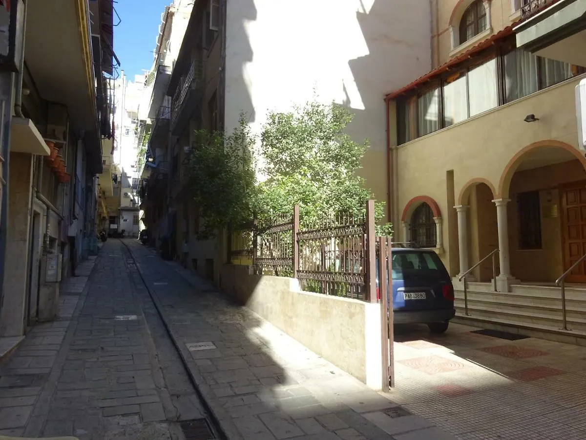 Cosy Penthouse -Up To 6 Guests- In The City Centre! سالونيك شقة